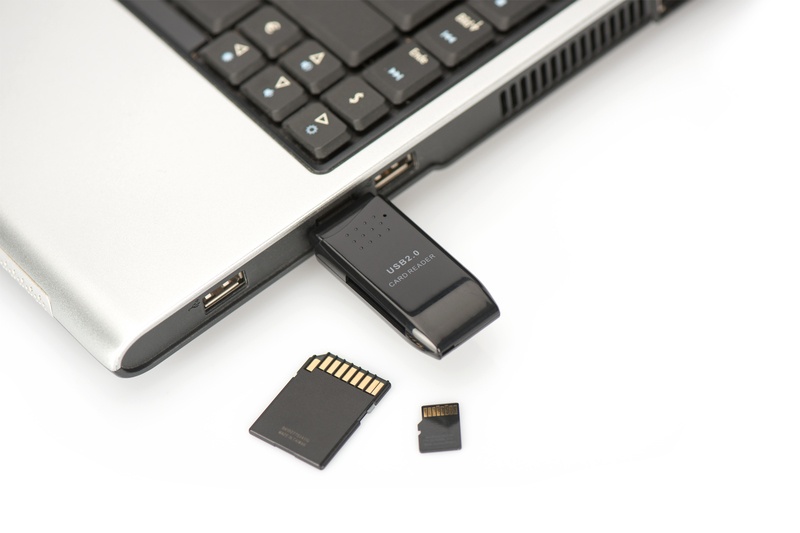 DIGITUS USB 2.0 SD / Micro SD čtečka karet pro karty SD (SDHC / SDXC) a TF (Micro-SD)